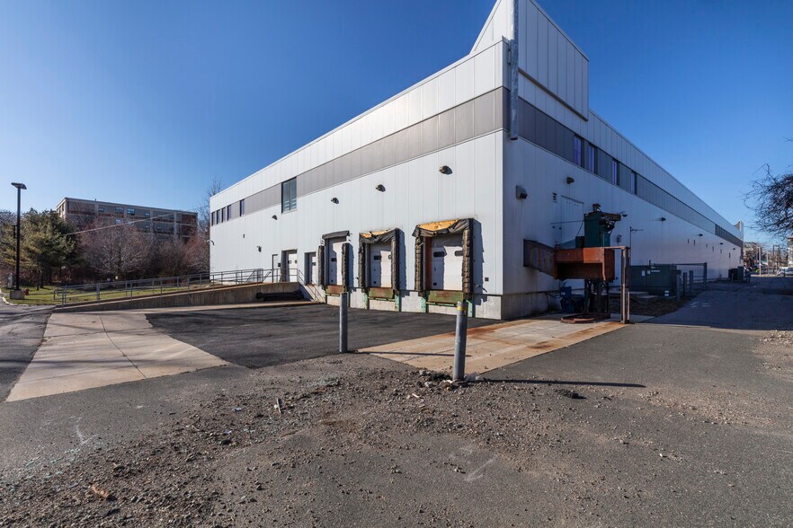 More Photos Of 65 Bay St, Dorchester Light Manufacturing For Lease