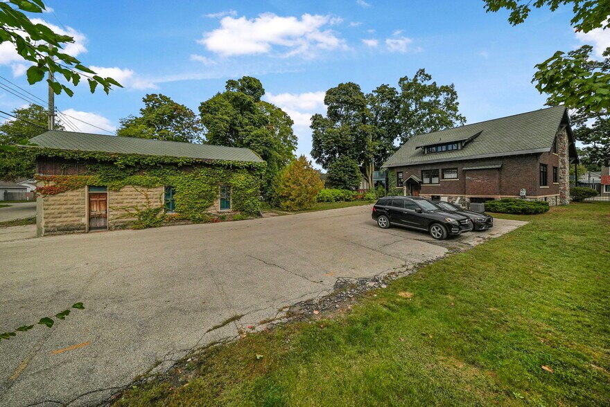 More Photos Of 530 S Union St, Traverse City Medical For Sale