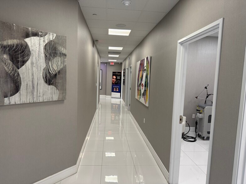 More Photos Of 585 NW 161st St, Miami Medical For Lease