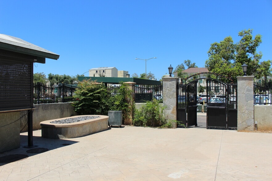 More Photos Of 150-154 W Grand ave, Escondido Storefront For Lease
