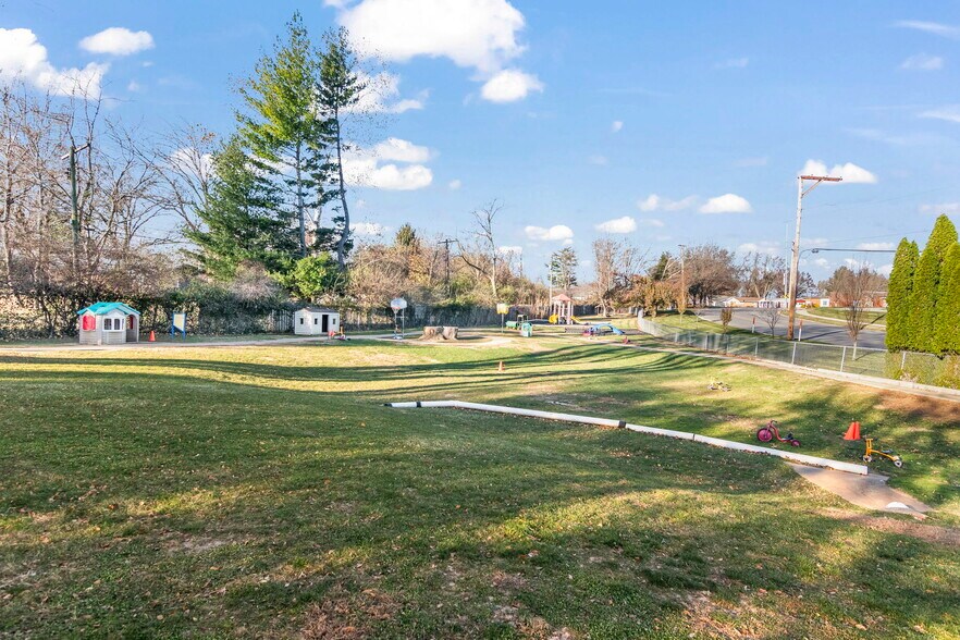 More Photos Of 805 Chatham Rd, Springfield Schools For Sale