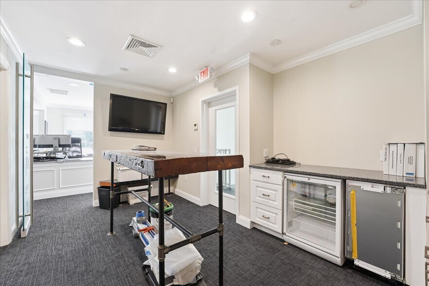 More Photos Of 96 Freneau Ave, Matawan Office For Sale