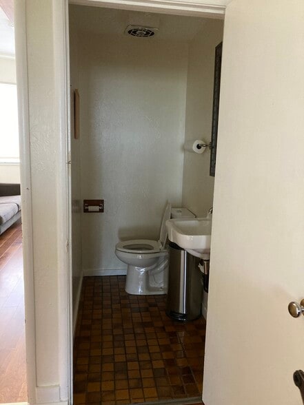 More Photos Of 1634-1629 Telegraph Ave, Oakland Office For Lease