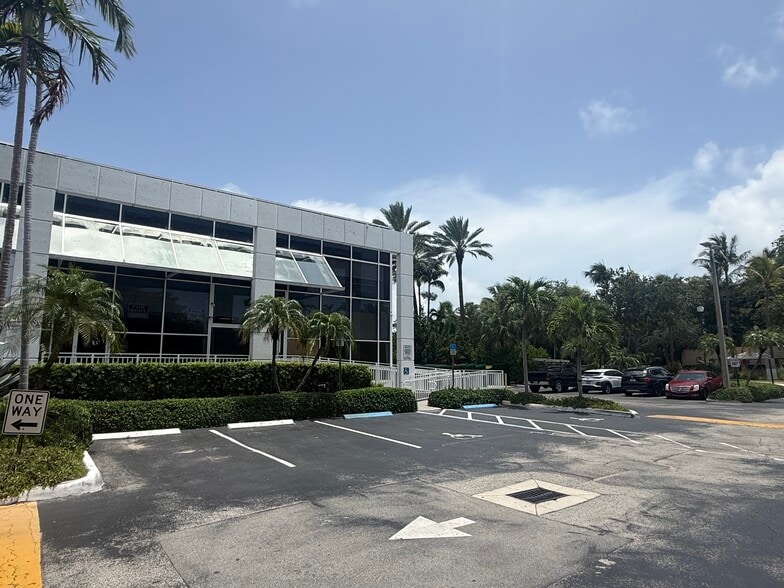 More Photos Of 260 Crandon Blvd, Key Biscayne Bank For Sale