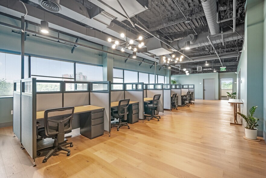 More Photos Of 200 W Towsontown Blvd, Towson Coworking Space