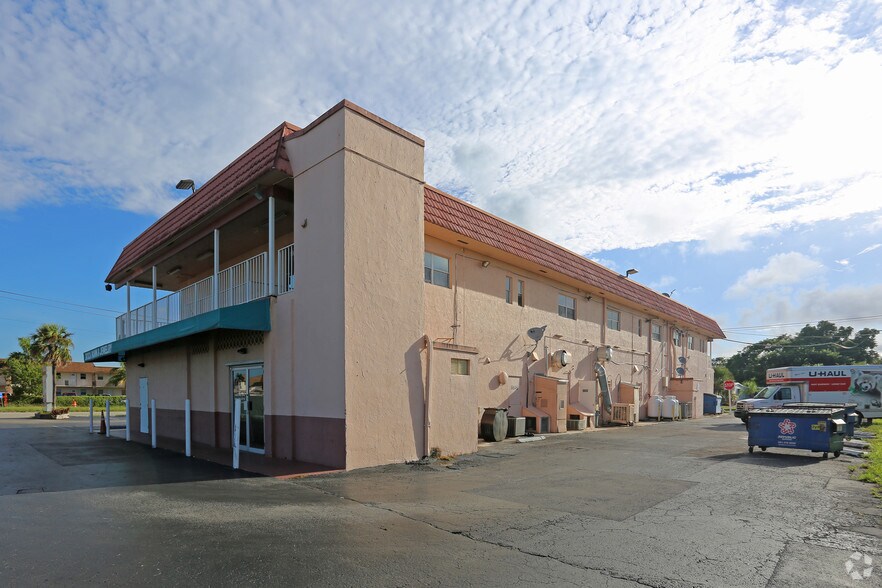 More Photos Of 9834-9850 Sandalfoot Blvd, Boca Raton Restaurant For Lease