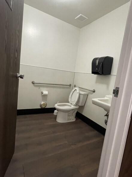 More Photos Of 5420 Brooks St, Montclair Warehouse For Lease