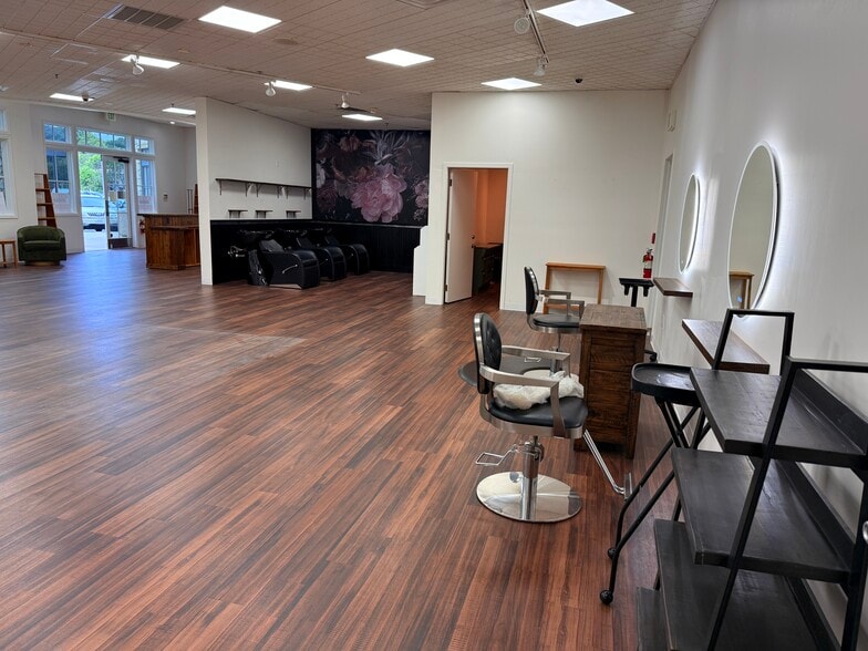 More Photos Of 451-465 Canyon del Rey Blvd, Del Rey Oaks Unknown For Lease