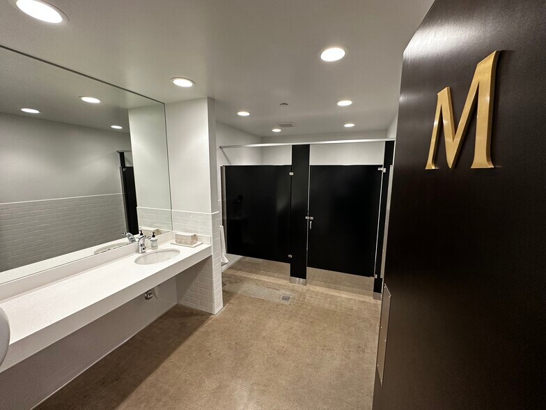 More Photos Of 1401 Vanguard Dr, Oxnard Unknown For Lease