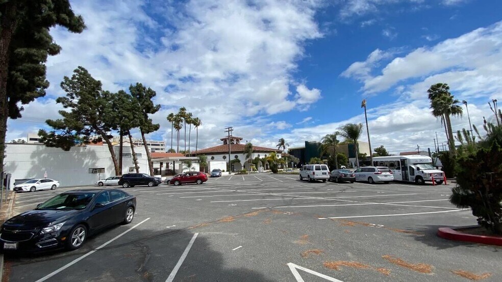 More Photos Of 333 E Colorado St, Glendale Unknown For Lease