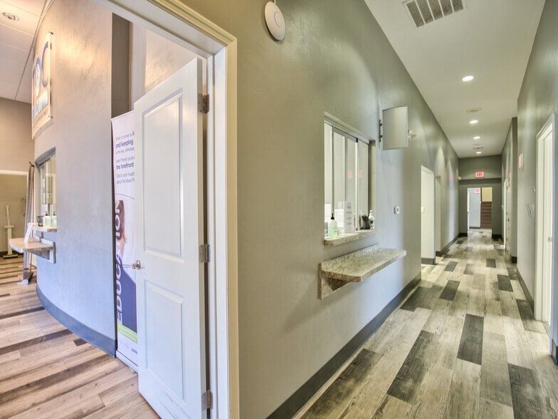 More Photos Of 1981 Capital Cir NE, Tallahassee Medical For Lease