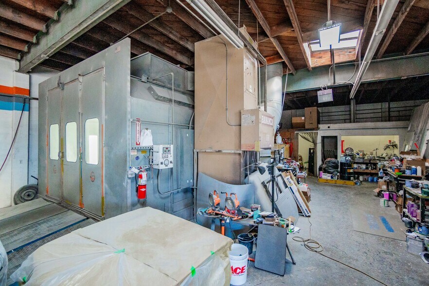 More Photos Of 110-118 E 16th St, Costa Mesa Industrial For Sale