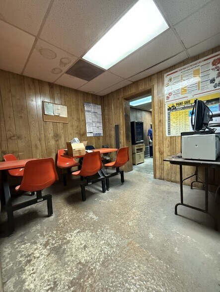 More Photos Of 910 51st Ave N, Nashville Auto Repair For Sale