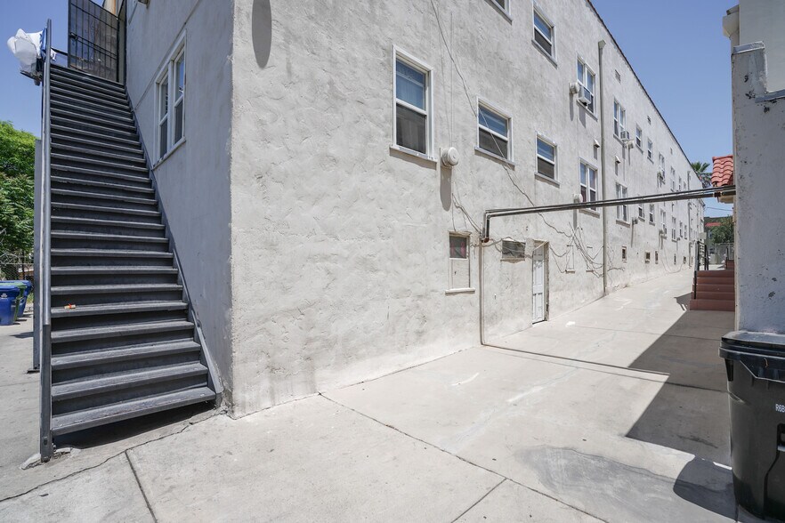 More Photos Of 307 S Boyle Ave, Los Angeles Apartments For Sale