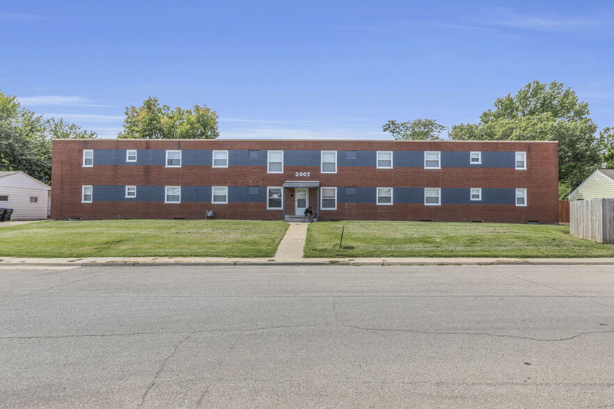 Primary Photo Of 2007 SW Mission Ave, Topeka Apartments For Sale