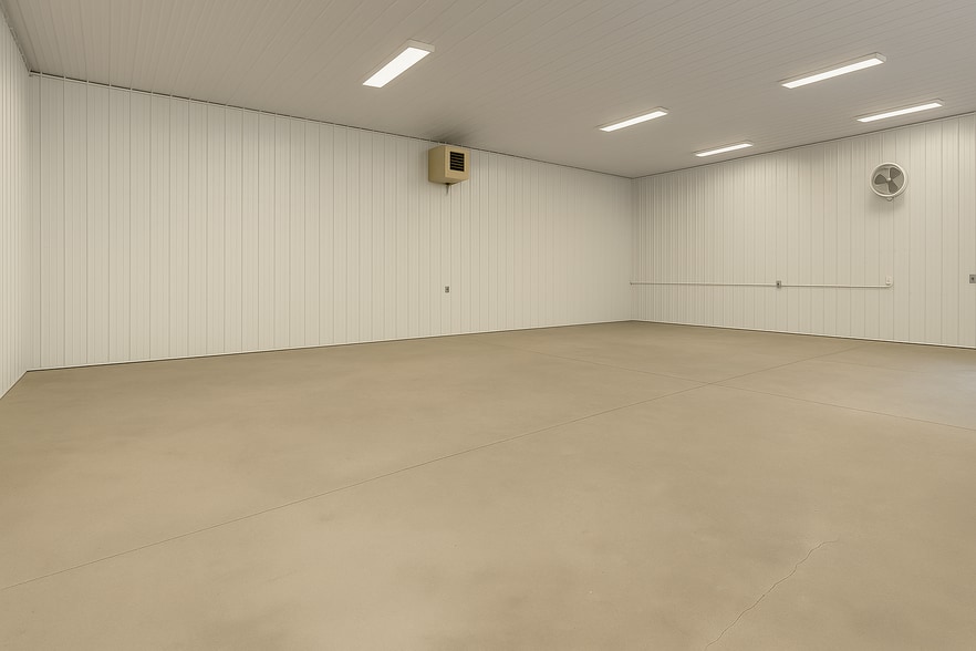 More Photos Of 2100 W Main St, Newcastle Flex For Sale