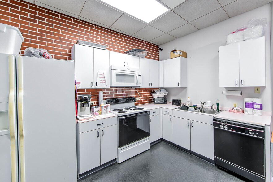 More Photos Of 7836 Park Ave, Houma Office For Lease