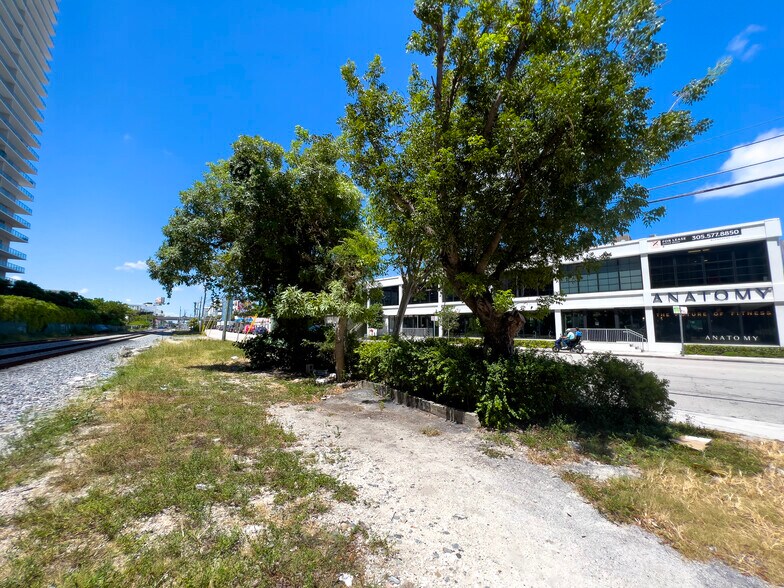 More Photos Of 3400 NE 2nd Ave, Miami Restaurant For Sale