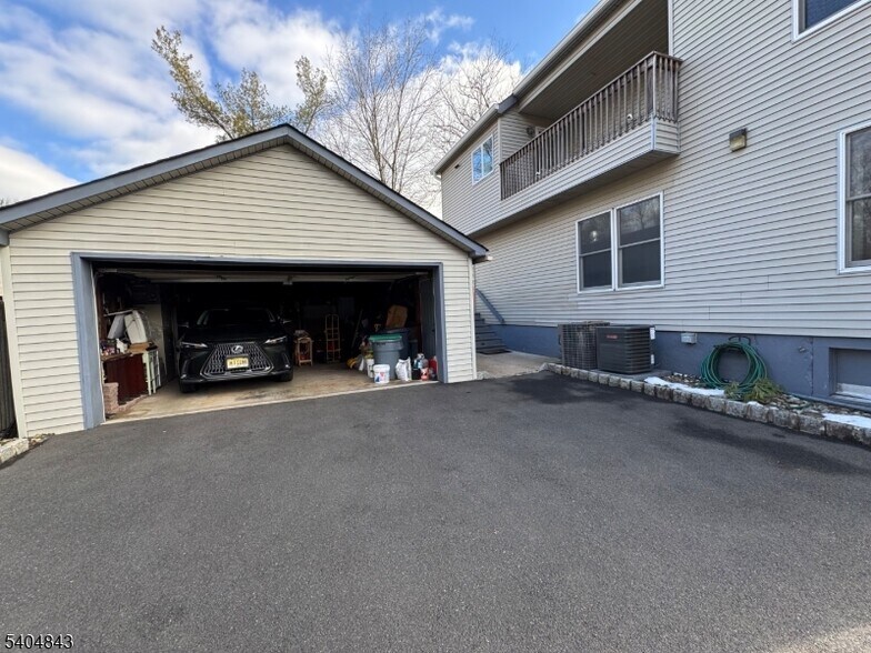 More Photos Of 630 Valley Rd, Gillette General Retail For Sale