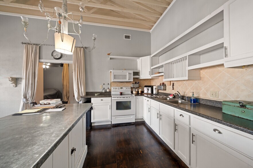 More Photos Of 26407 Preston Ave, Spring Storefront Retail Residential For Sale