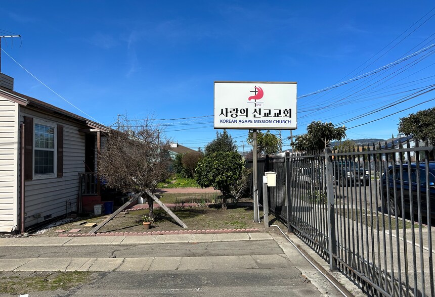 More Photos Of 9629 Holly St, Oakland Religious Facility For Sale