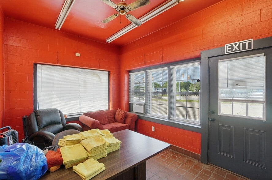 More Photos Of 4500 Dixie Hwy, Franklin Auto Repair For Sale