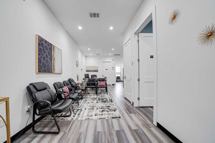 More Photos Of 1802 Mansfield Webb Rd, Mansfield Unknown For Lease