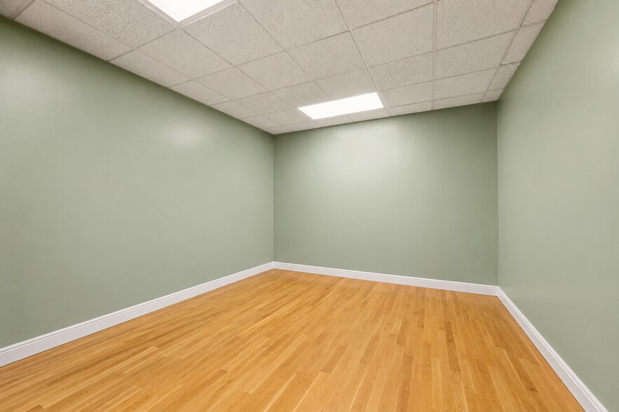 More Photos Of 3-21 Lincoln St, Newton Medical For Lease