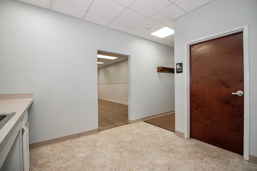 More Photos Of 285 N Main St, Troutman General Retail For Lease