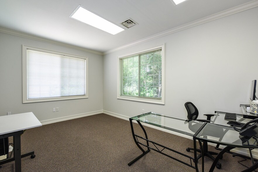 More Photos Of 3225 Shallowford Rd, Marietta Office For Lease