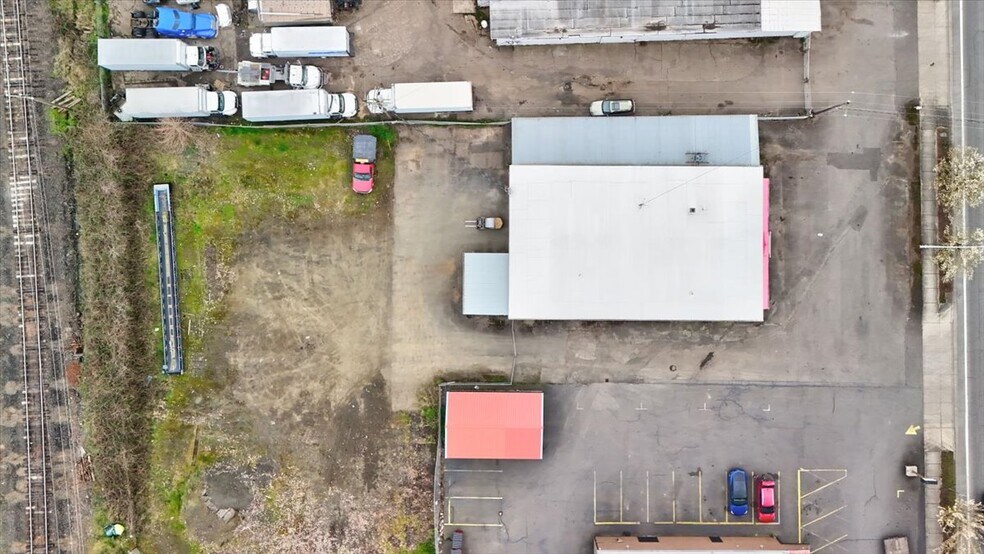 More Photos Of 890 N Main St, Independence Warehouse For Sale