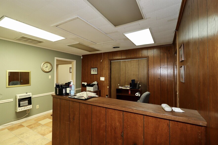 More Photos Of 617 N 22nd Ave, Humboldt Office For Sale