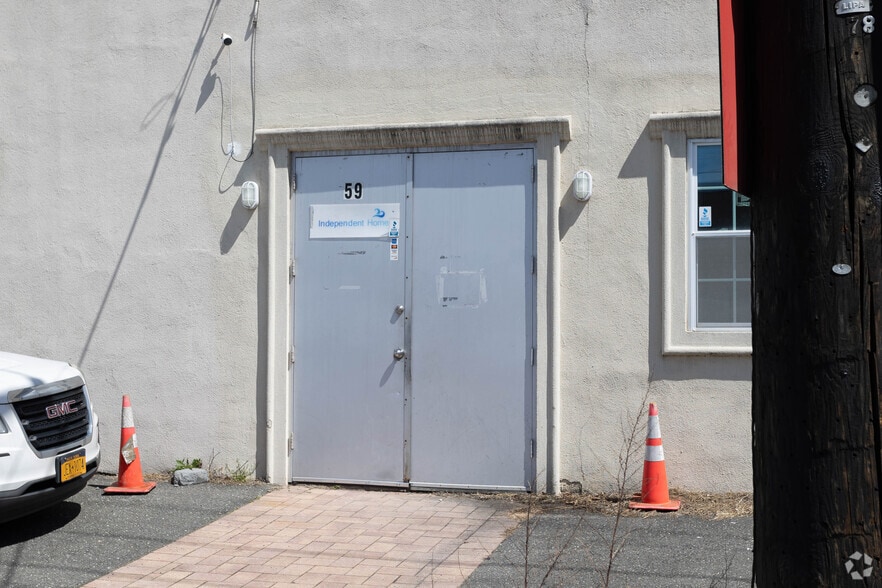 More Photos Of 59 Hempstead Gardens Dr, West Hempstead Warehouse For Lease