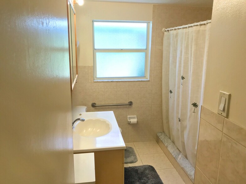 More Photos Of 36345 FL-54, Zephyrhills Freestanding For Sale