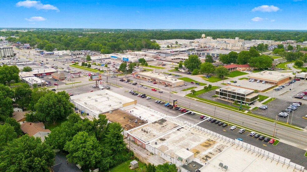 More Photos Of 1445 S Glenstone Ave, Springfield General Retail For Lease