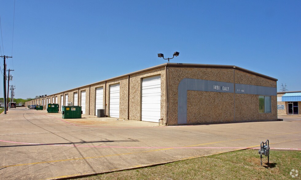 More Photos Of 1491 N Kealy St, Lewisville Warehouse For Sale