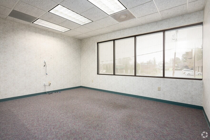 More Photos Of 1321 Long St, High Point Office For Sale