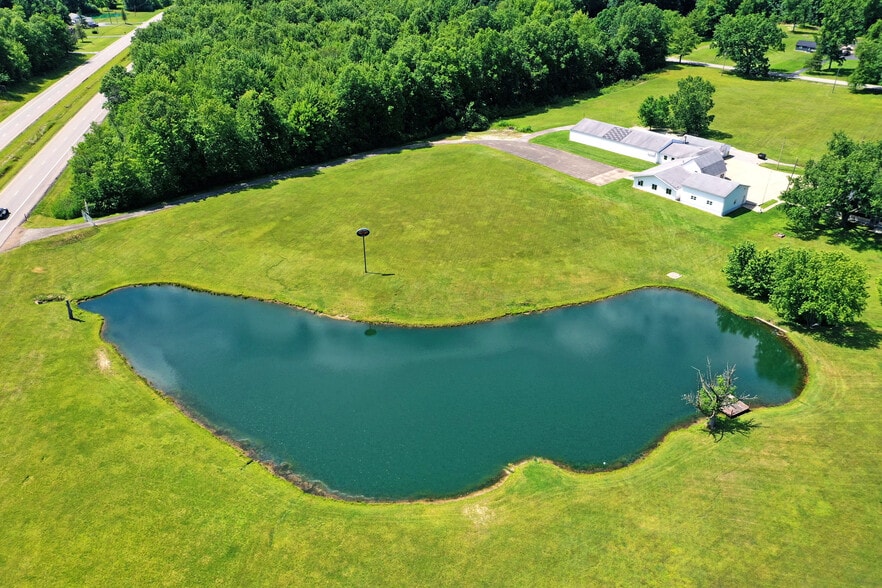 More Photos Of 4085 Herner County Line Rd, Southington Showroom For Sale
