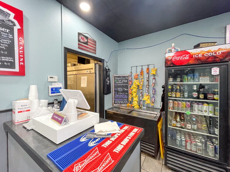 More Photos Of 1119 Thomas St, Redfield General Retail For Sale