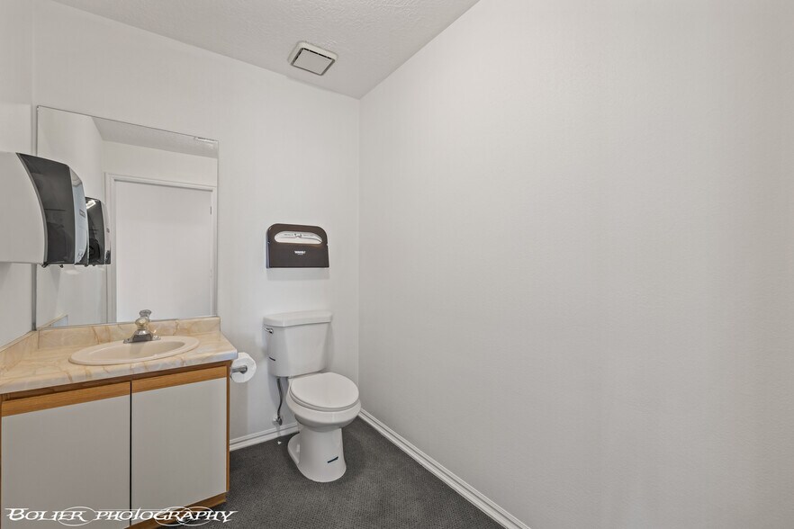 More Photos Of 320 E Old Mill Rd, Mesquite Office For Sale