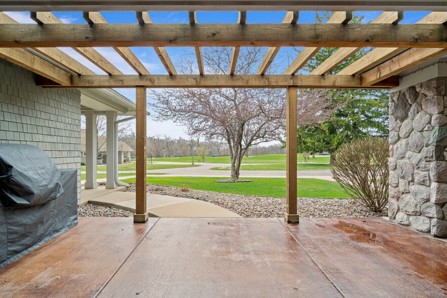 More Photos Of 201 Geneva National Ave, Lake Geneva Office For Sale