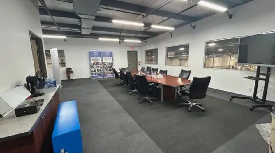 More Photos Of 4302 Security Pky, New Albany Manufacturing For Lease