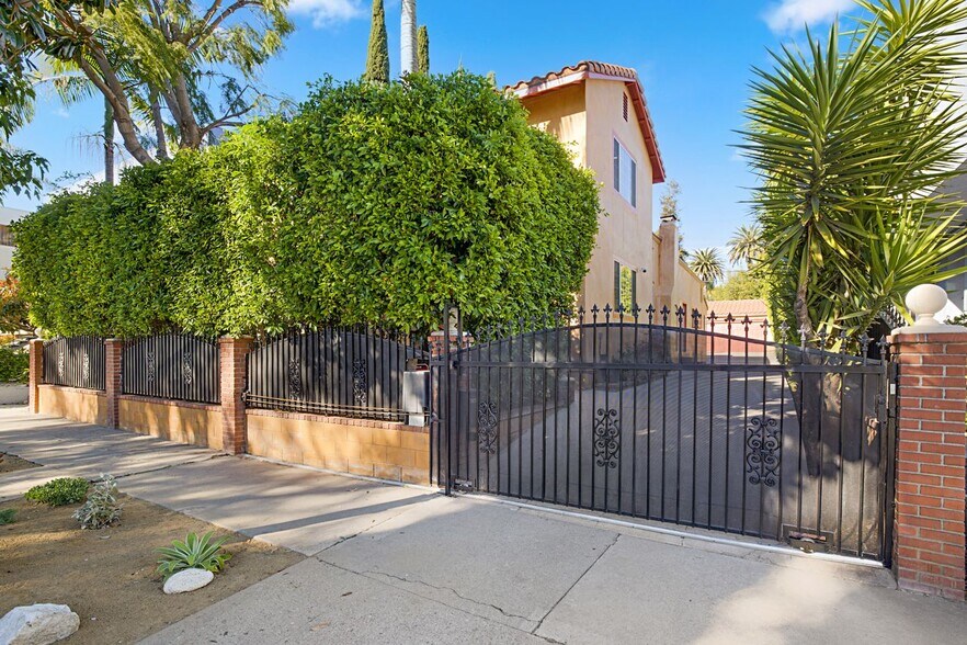 Primary Photo Of 7621 Norton Ave, West Hollywood Multifamily For Sale