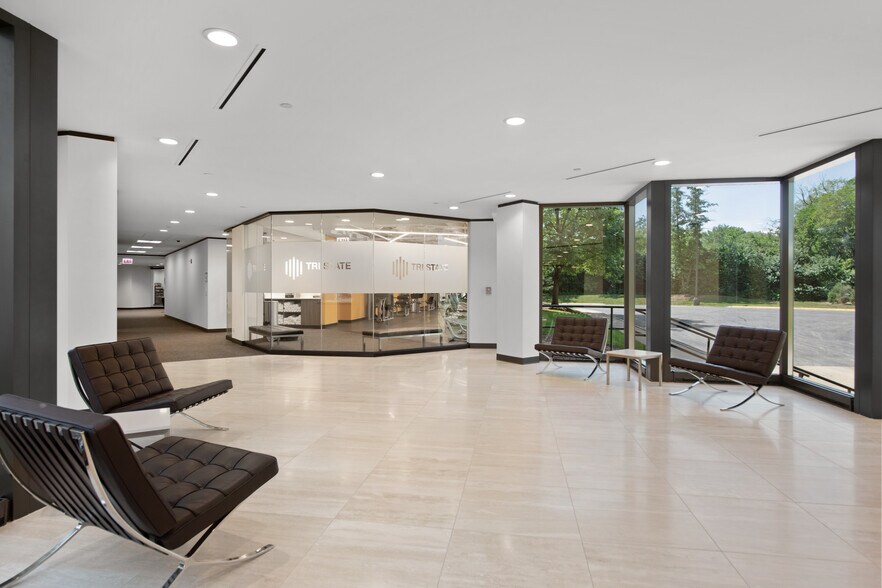 More Photos Of 300 Tri State International, Lincolnshire Unknown For Lease