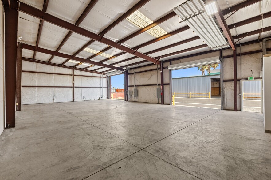 More Photos Of 138 Coremark Ct, Bakersfield Service For Lease