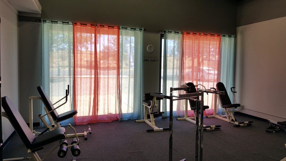 More Photos Of 2465 N Main St, Sunset Unknown For Lease