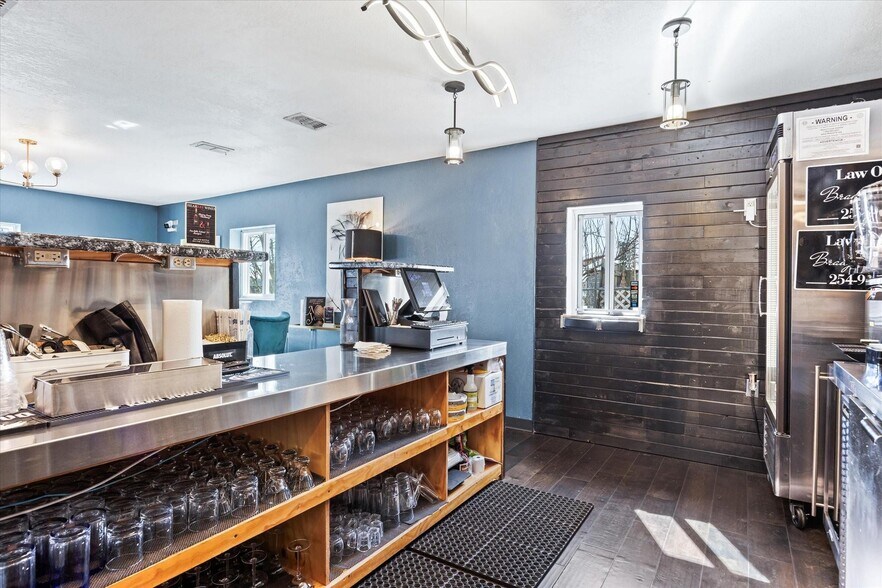 More Photos Of 608 SW Big Bend Trl, Glen Rose Restaurant For Sale