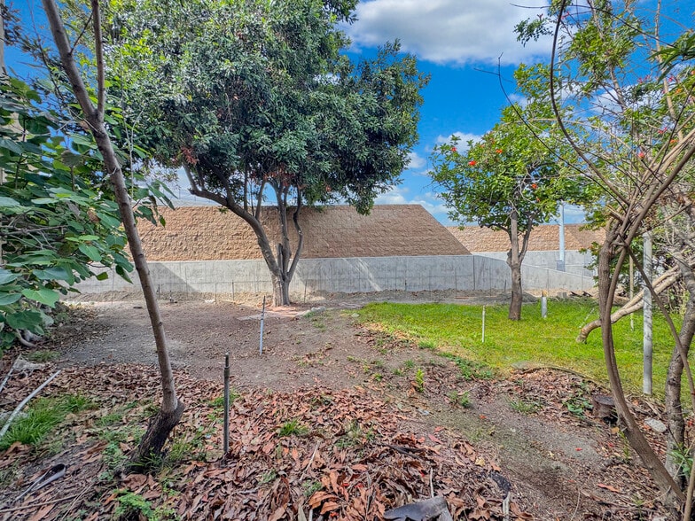More Photos Of 7736 Sugar Dr, Huntington Beach Land For Sale