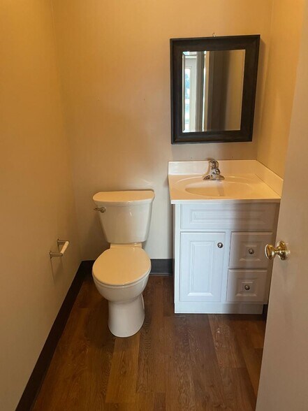 More Photos Of 1616 Forest Dr, Annapolis Medical For Lease