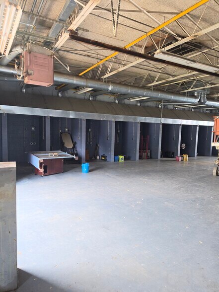 More Photos Of 907 N Pierce St, Alma Industrial For Sale